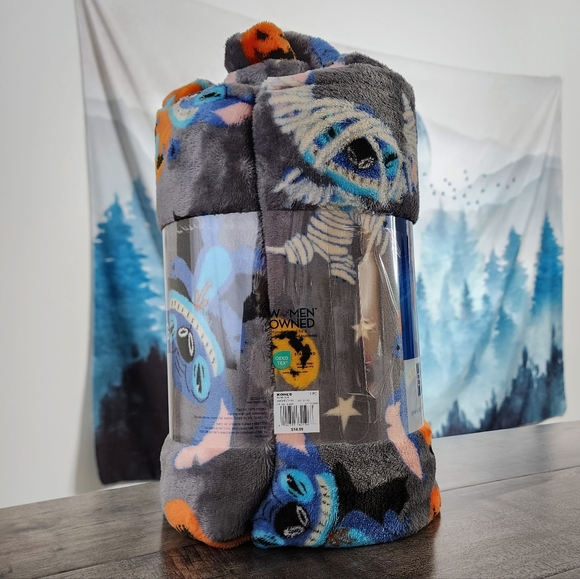Disney Stitch Halloween Oversized Plush Throw Blanket by The Big One NWT - Picture 5 of 10